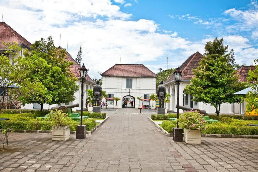 Happy Family Hotel Jogyakarta Zewnętrze zdjęcie